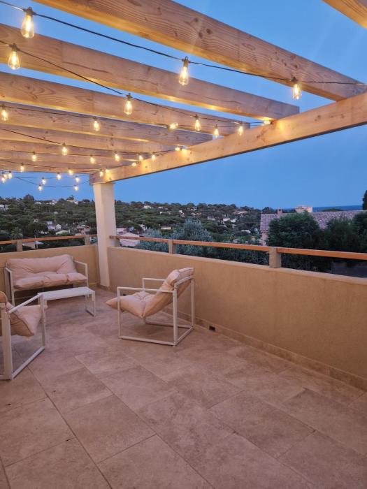 Appartement 6 personnes, grande terrasse vue mer et balnéo