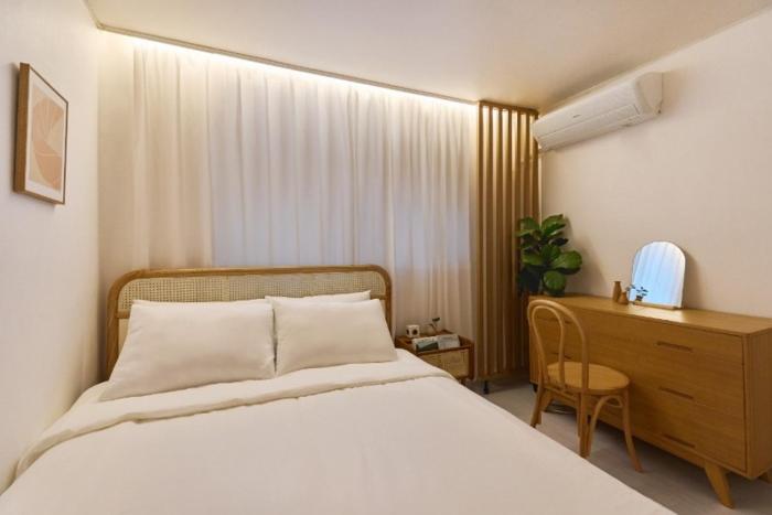 Cozy Stay near Hongdae & Yeonnam, 10min to Subway