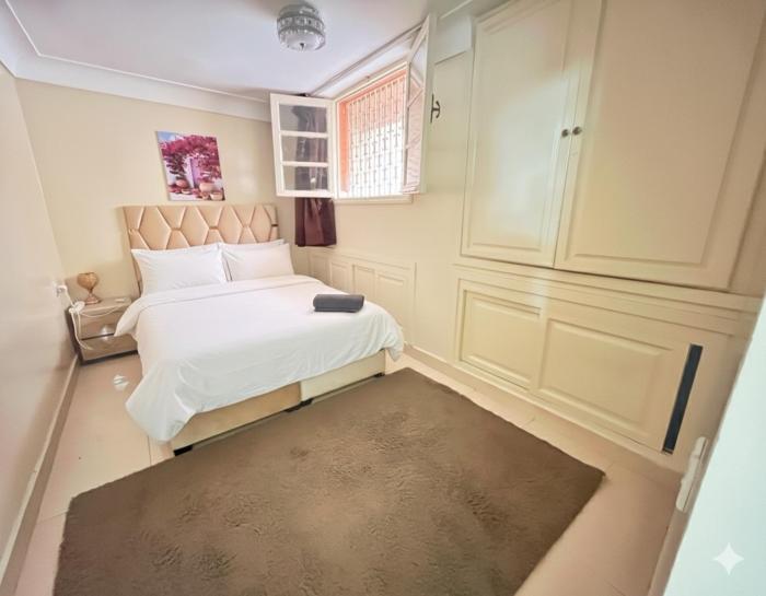 Quiet 2 bedroom apartment and Terrace Center