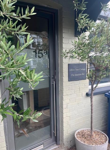 Stylish 2-Bed Cottage with Courtyard Garden Near South Ealing Tube Station