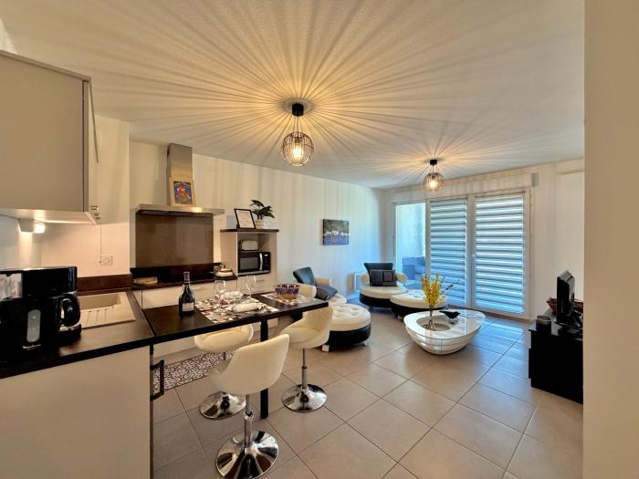 JASMIN avec parking à 200 m du centre