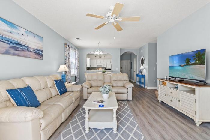 Updated Barefoot Retreat w 2 Pools & Hot Tub
