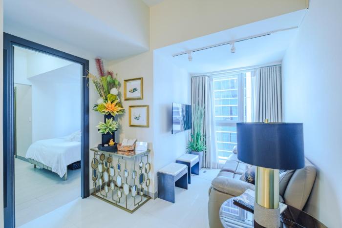 Mysuites2go12A at Uptown Parksuites BGC