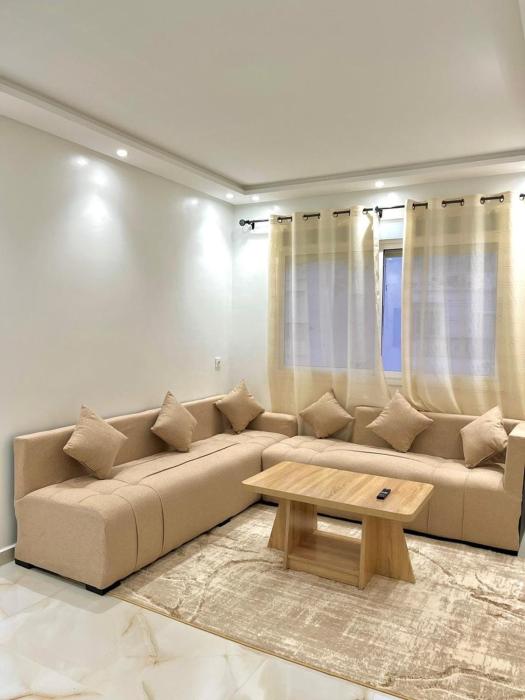 Downtown and beach, ideal stay