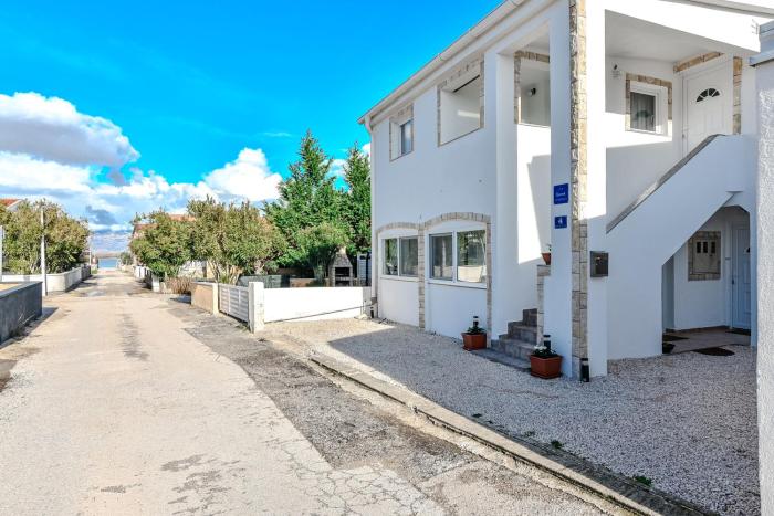 Apartments Ladika