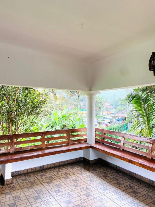 Jungle Bells Residency