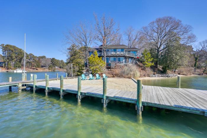 Deep Water Dock & Private Beach! Irvington Home
