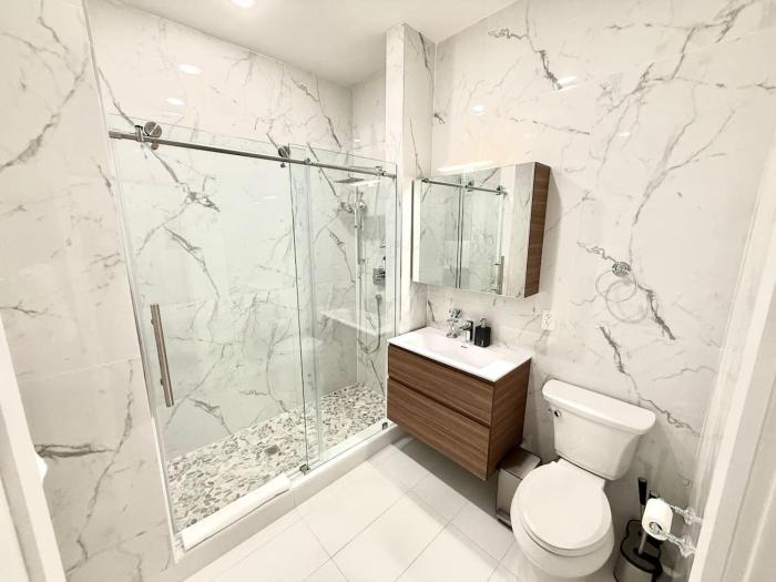 Skyline Balcony - Luxury and Cozy Center City 1BRApt
