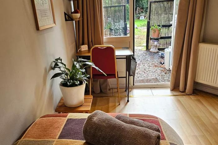 Studio - Sleeps 2 - Garden View