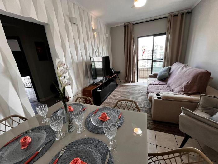 Tupi , 2 dorm 2 quadras da Praia- 6 Hospedes- Wi Fi- Sacada -2 TVS