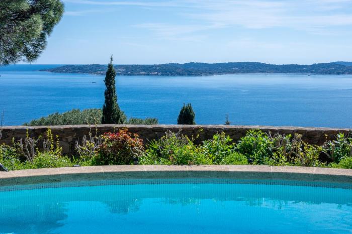 Villa Vue mer exceptionnelle golfe de saint -Tropez piscine 6ch 6 sdb 12 personnes