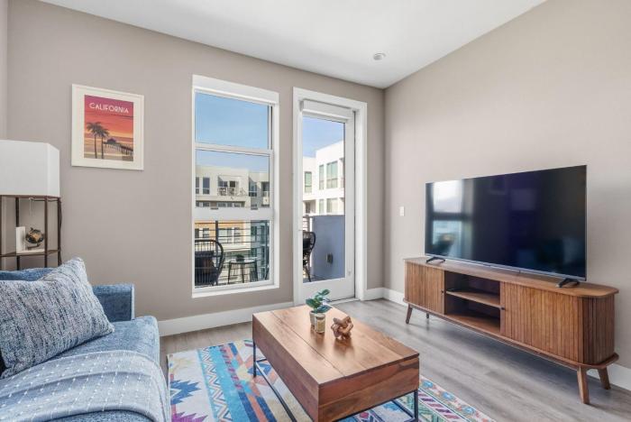 WeHo Junior 1 BR w Work Setup by Anyplace - 11762