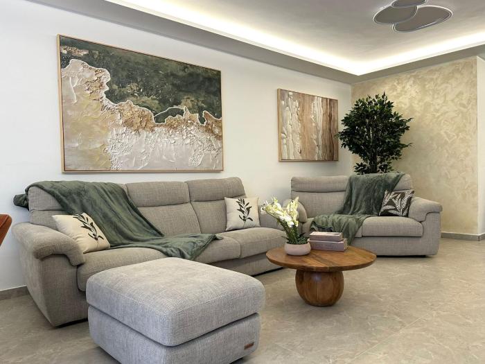 Panoramic Sea & Valley View 2BR Apt Sleeps 4