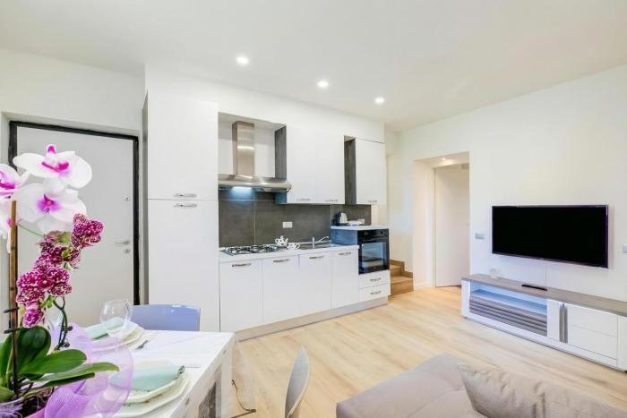 Patty Apartment in Laveno Center & Walk-to-Lake - Happy Rentals