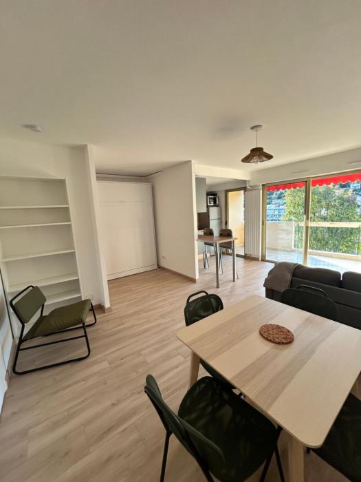 GOLFE JUAN Estivalière