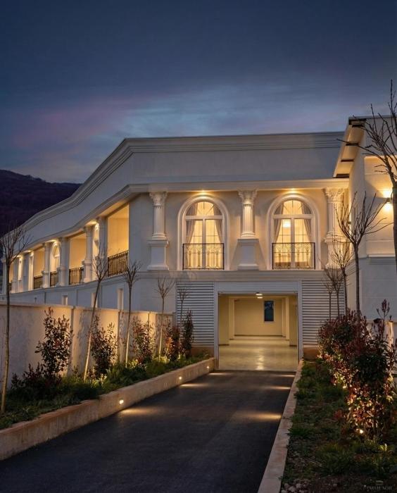 Leo Hotel