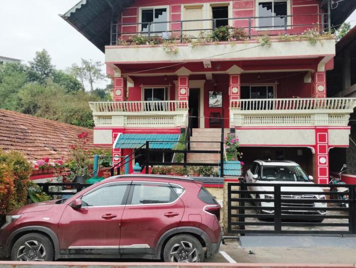 VAISHNAVI VILLA-Family Homestay-2km from bus stand-WiFi