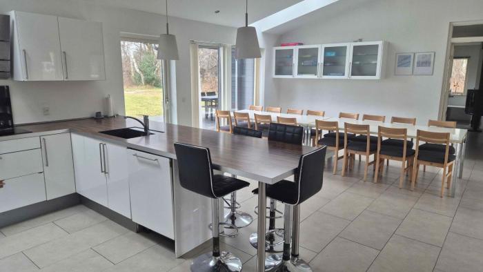 Luxury Holiday Home Near Beach And Restaurant