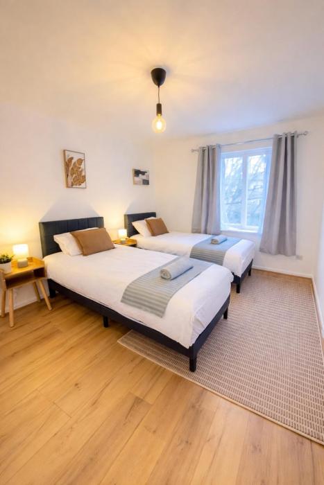 2 Bed 5-6 Sleeper Flat 5 mins walk Aldgate East