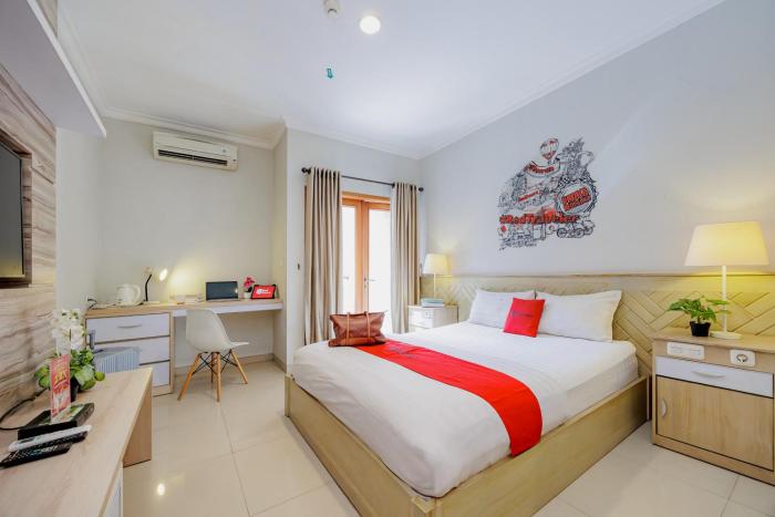 RedDoorz Premium near Ragunan Zoo 2