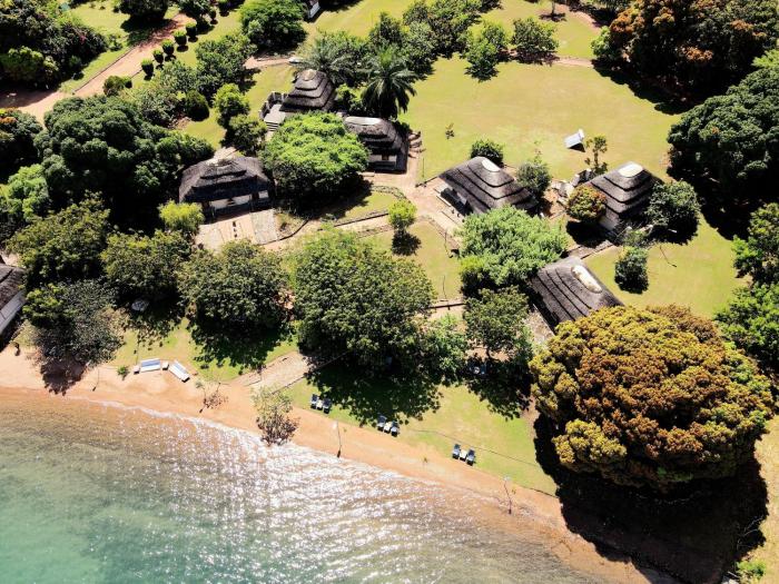 Lake Shore Lodge