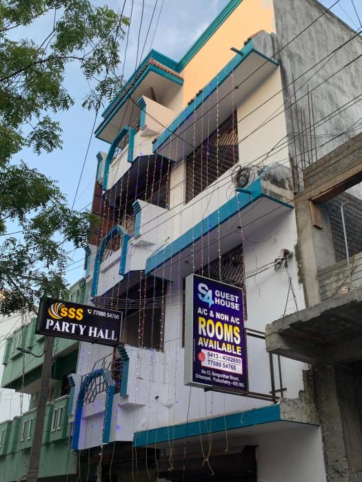 Seasons 4 Guest House