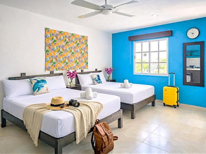 Comfy Family Suite 2 Beds Walk to Kid Friendly Beach Kitchen AC Fast WiFi Great Value 6A