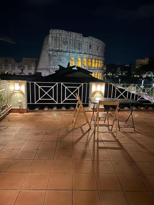 Cozy Apartment near the Colosseum Central Rome