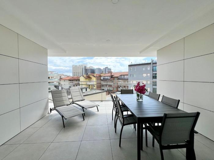 Bright apartment with balconies