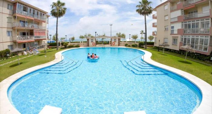 Seafront Fuengirola 2 Balconies Pool & Views