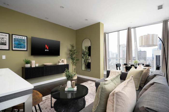 Luxury 3BR 2BA for 8 with Parking and Stunning Skyview!