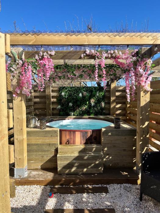 Luxury Studio With Hot Tub