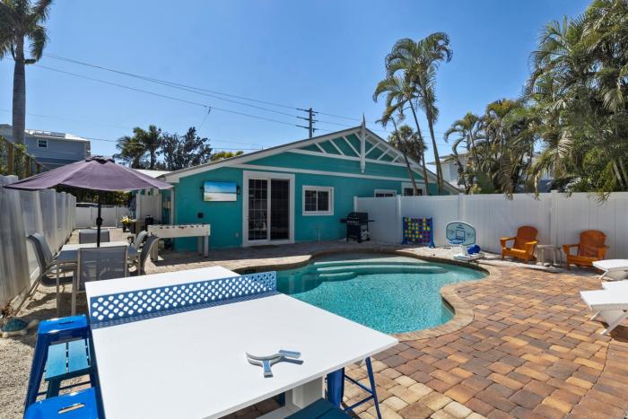 Turtle Tracks - 1 Block to Beach! Pool by Anna Maria Life Vacation Rentals