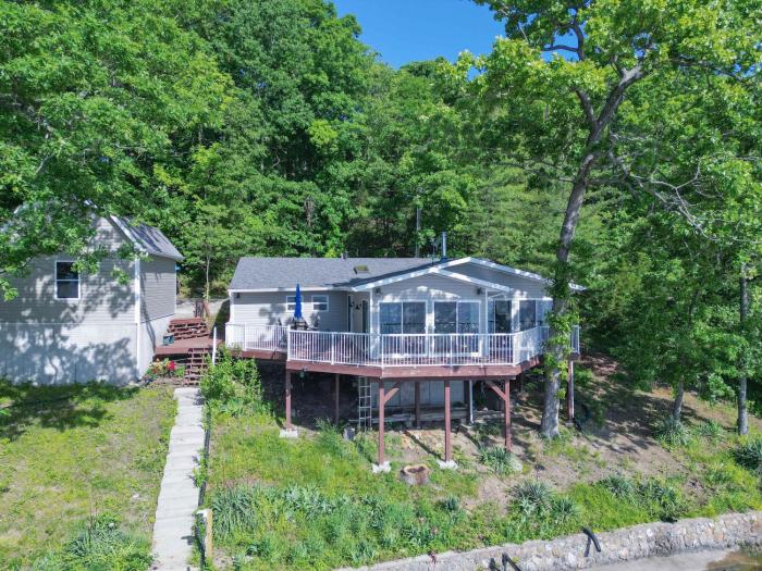 Lakefront Family Home Private Dock with Huge Views