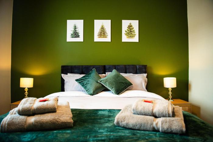 City centre, street parking, cathedral, castle 3 Bedroom House