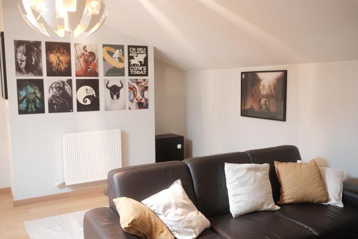 Stylish 1BR duplex met lift en balkon nabij Zuid met Gratis Parking