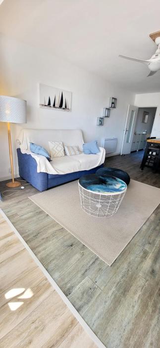 La Voile Bleue où il fait bon être plage et commerces à pied
