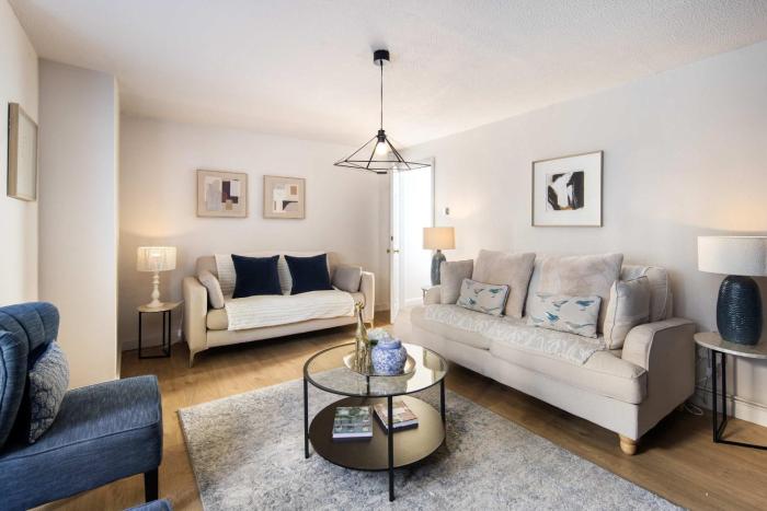 10 Mins Walk to The Oval, The Kennington Retreat