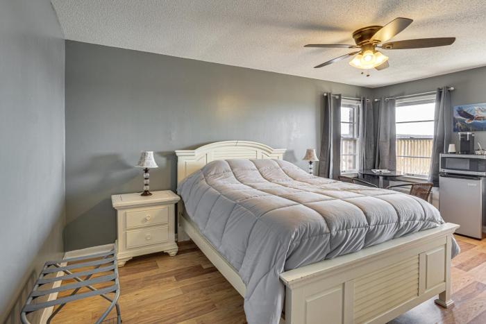 Prime Lake of the Ozarks Location! Apt Home Base