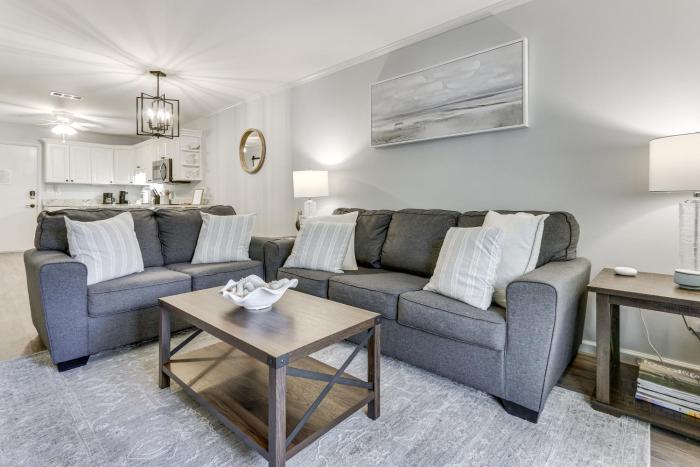 Folly Tides HHI Condo with Beach, Pools and Tennis!