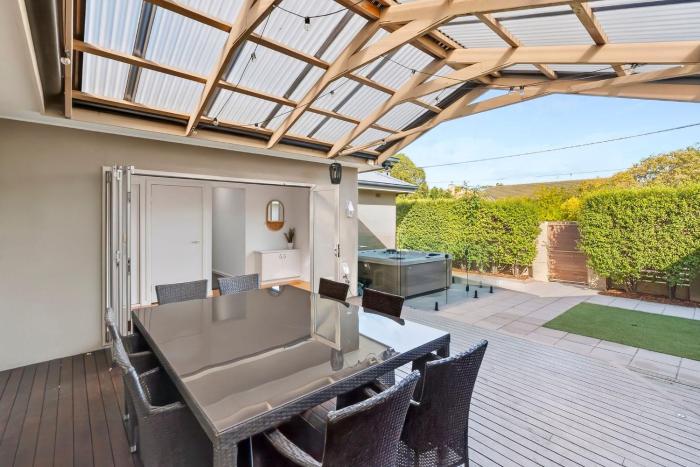 Meet Me at Maple Dual Living Sleeps 11 Spa Newtown