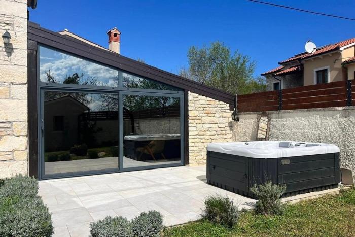 Holiday home with hot tub Belavici, Marcana - 24884