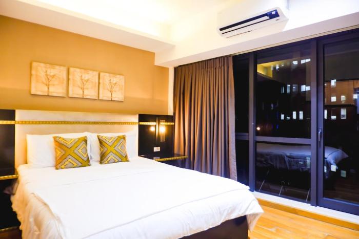 Luxury 1BR Suite in Poblacion Makati w Parking