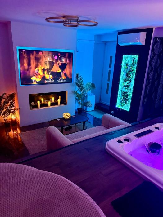 Townhouse83 Loveroom Chic Jacuzzi privatif