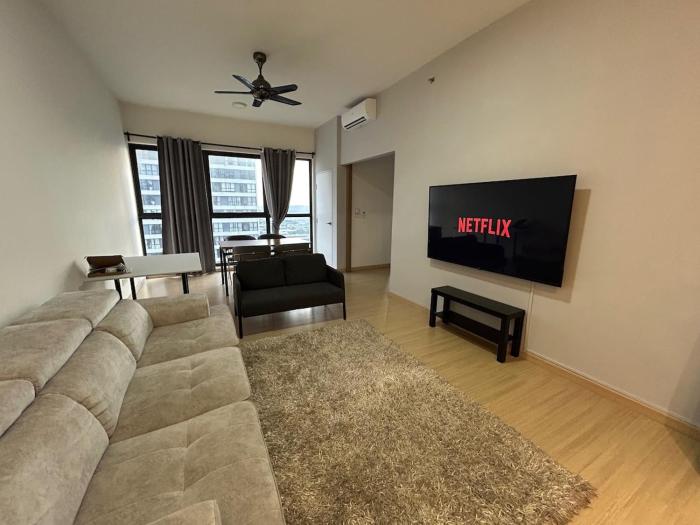 12 Comfortable Unit Near MRT with Link Bridge