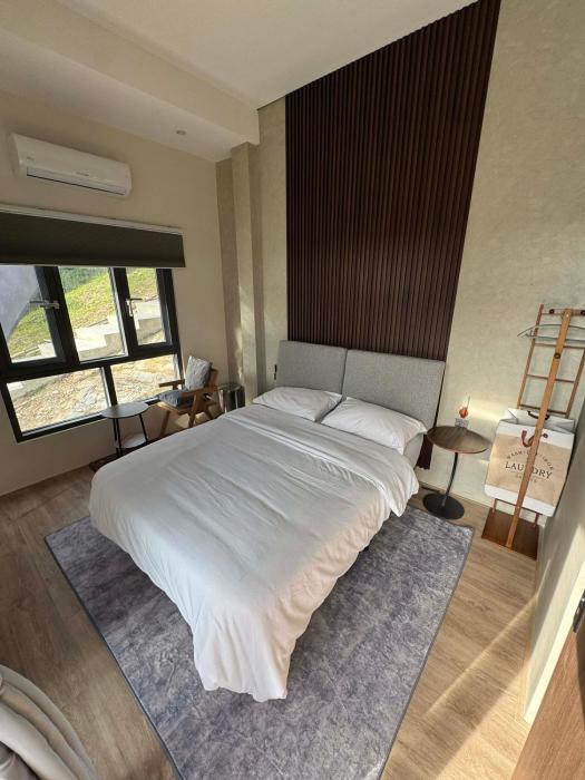 2BR Modern Guest House with Lanai, Kitchen, Roofdeck Near White Beach