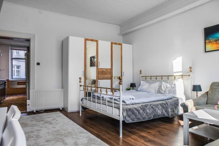 2BR Apt with Wi-Fi & Garden Access near Danube