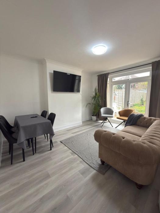 Spacious 3-Bd South Norwood Retreat, Free Parking