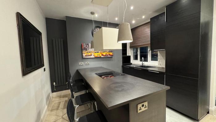 Bright Modern 3-Beds Flat in Town Centre