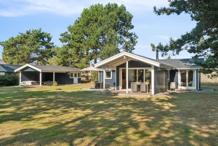 Idyllic Family Summer House 75 Meters From Coast